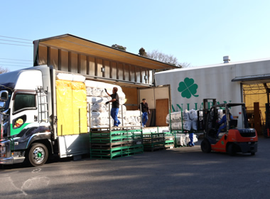 配送センター外観